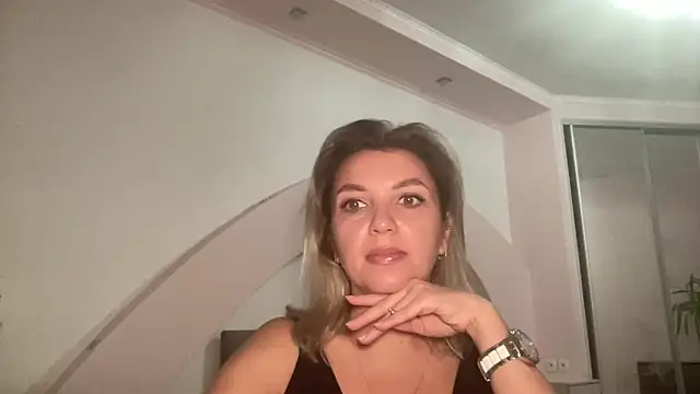 Snapshot of Beautysoul_ chatting on 10-02-25, 03:52 Beautysoul  online show from 10-02-25, 03:52