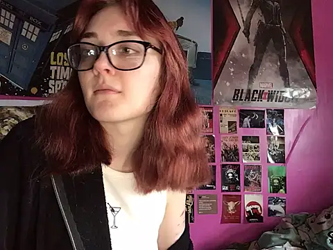 Snapshot of ivysplayhouse chatting on 10-10-25, 11:31 ivysplayhouse online show from 10-10-25, 11:31