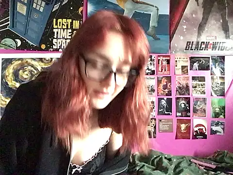 Snapshot of ivysplayhouse chatting on 10-12-25, 01:21 ivysplayhouse online show from 10-12-25, 01:21