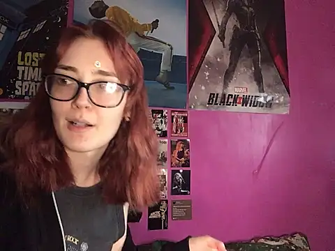 Snapshot of ivysplayhouse chatting on 10-13-25, 02:39 ivysplayhouse online show from 10-13-25, 02:39