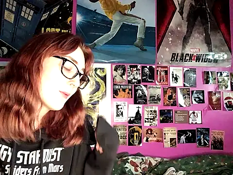 Snapshot of ivysplayhouse chatting on 10-25-25, 04:35 ivysplayhouse online show from 10-25-25, 04:35