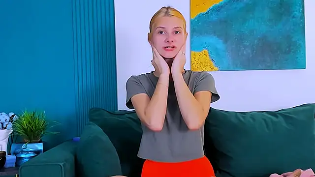 Snapshot of NightOpal chatting on 10-24-25, 04:14 NightOpal online show from 10-24-25, 04:14