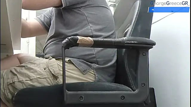 Snapshot of GeorgeGreece2025 chatting on 10-31-25, 12:06 GeorgeGreece2025 online show from 10-31-25, 12:06