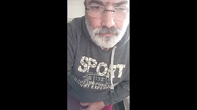 Snapshot of GeorgeGreece2025 chatting on 12-14-25, 11:26 GeorgeGreece2025 online show from 12-14-25, 11:26