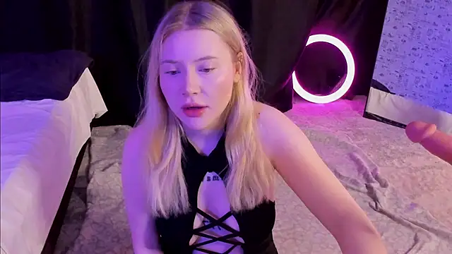 Lillie Berry online show from 12-03-25, 04:20