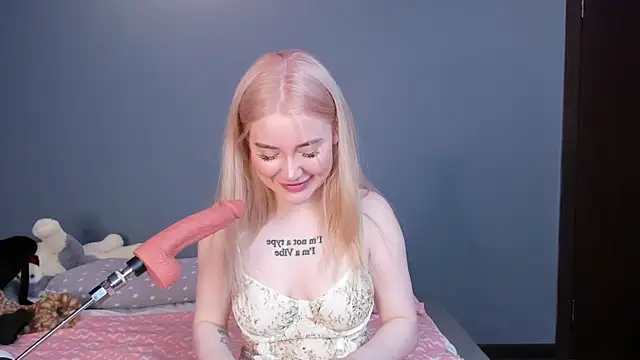 Lillie Berry online show from 04-25-26, 04:48