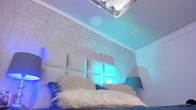 Snapshot of Yara_Bliss_ chatting on 12-13-25, 07:53 Yara Bliss online show from 12-13-25, 07:53