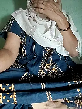 Hotty-Monaa online show from 11-24-25, 04:51