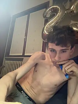 Snapshot of twinkethan07 chatting on 02-02-26, 01:37 twinkethan07 online show from 02-02-26, 01:37