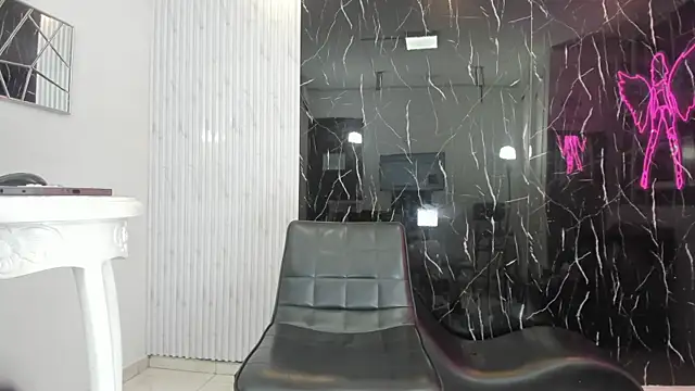 Nini Beyker online show from 12-19-25, 01:07