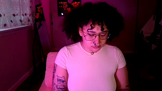 Snapshot of belle_honey chatting on 11-04-25, 10:09 belle honey online show from 11-04-25, 10:09