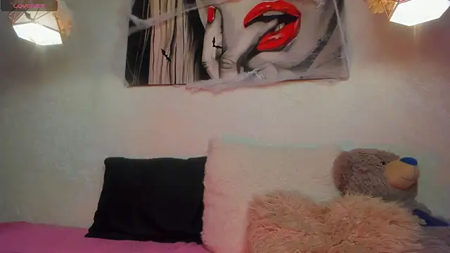 ClleoMoon online show from 10-19-25, 01:45