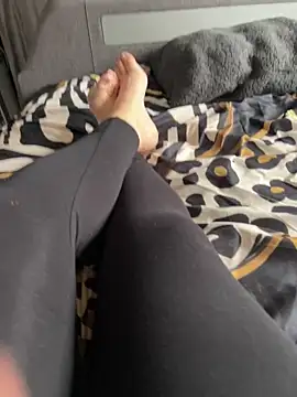 feetwithlottielou online show from 10-11-25, 12:47