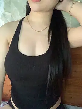 Snapshot of Lyly11 chatting on 11-24-25, 02:22 Lyly11 online show from 11-24-25, 02:22