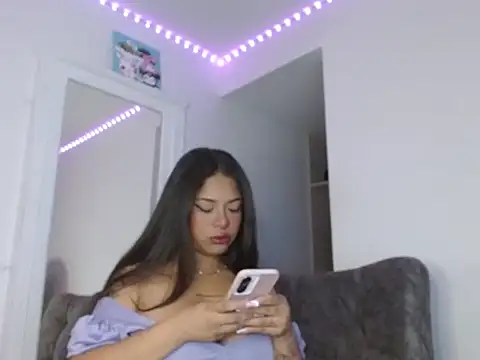 Snapshot of reina_reina chatting on 09-24-25, 10:46 reina reina online show from 09-24-25, 10:46