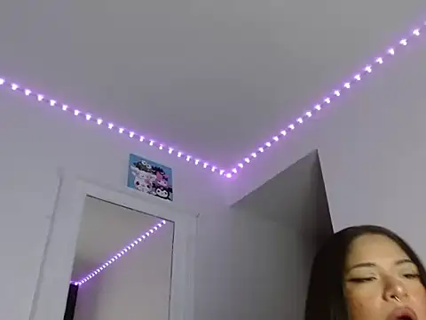 Snapshot of reina_reina chatting on 09-27-25, 12:04 reina reina online show from 09-27-25, 12:04