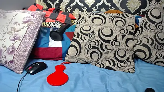Snapshot of Ozimpho chatting on 10-24-25, 03:19 Ozimpho online show from 10-24-25, 03:19