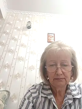 Snapshot of AlikaSwan5821 chatting on 10-07-25, 01:52 AlikaSwan5821 online show from 10-07-25, 01:52