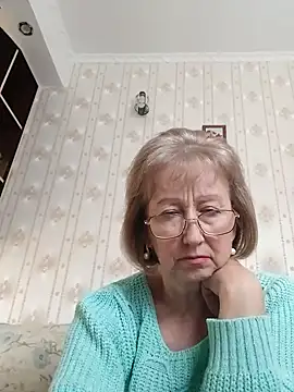 Snapshot of AlikaSwan5821 chatting on 10-29-25, 01:02 AlikaSwan5821 online show from 10-29-25, 01:02