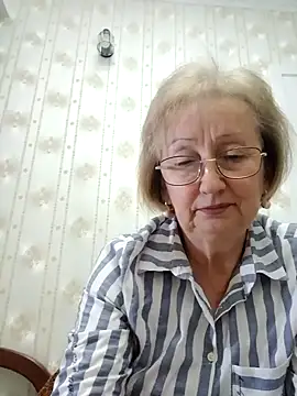 Snapshot of AlikaSwan5821 chatting on 11-19-25, 08:31 AlikaSwan5821 online show from 11-19-25, 08:31