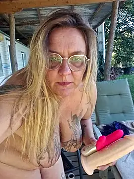 Snapshot of Misspapillon1840 chatting on 10-12-25, 02:27 Misspapillon1840 online show from 10-12-25, 02:27