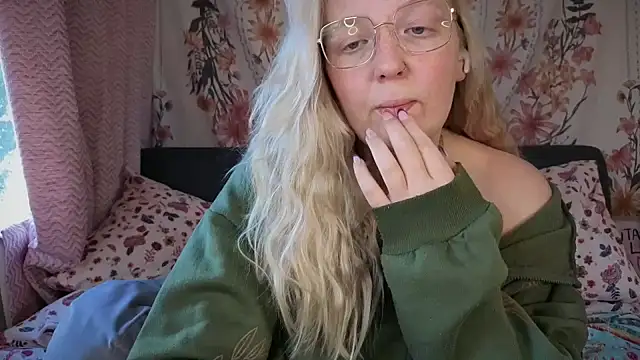 Snapshot of Daisyxoxo_ chatting on 09-25-25, 08:29 Daisyxoxo  online show from 09-25-25, 08:29