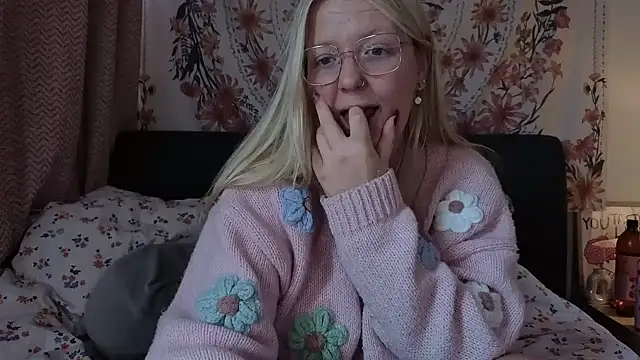 Daisyxoxo  online show from 03-03-26, 09:48