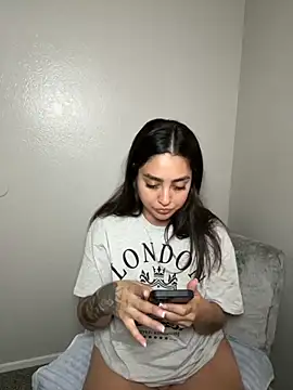 Snapshot of teasemebabe69 chatting on 10-21-25, 05:02 teasemebabe69 online show from 10-21-25, 05:02