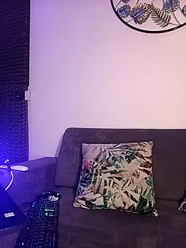 Enzo-wolf33 online show from 10-16-25, 06:47