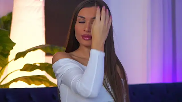 Snapshot of KyssaraPlay chatting on 10-18-25, 07:03 KyssaraPlay online show from 10-18-25, 07:03