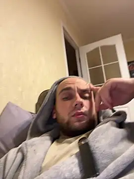 LuckyGirlfriends online show from 10-27-25, 08:35