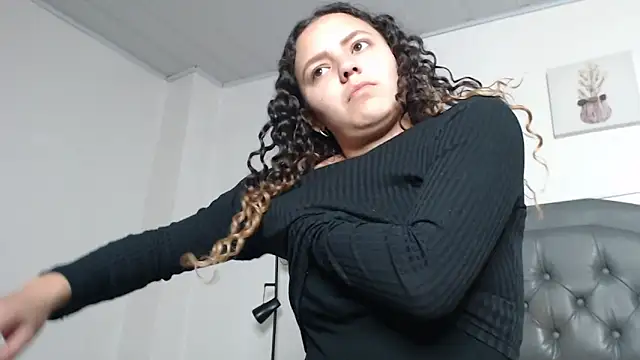 Snapshot of Giia_Monroe chatting on 12-15-25, 12:53 Giia Monroe online show from 12-15-25, 12:53