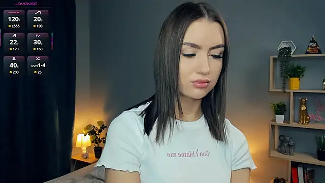 Snapshot of IsaVesco chatting on 10-18-25, 07:14 IsaVesco online show from 10-18-25, 07:14