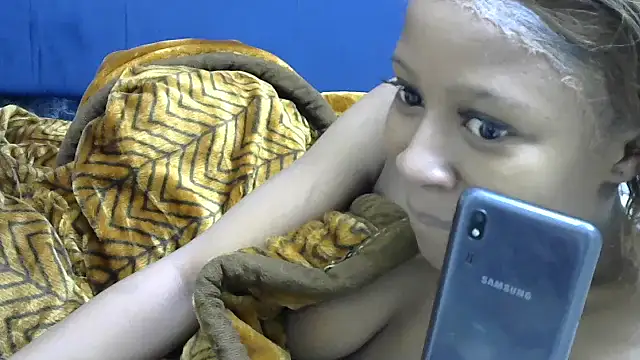 Snapshot of CURVYBABExxx chatting on 09-19-25, 06:37 CURVYBABExxx online show from 09-19-25, 06:37
