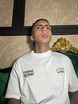 Snapshot of Mister_Obsession chatting on 10-30-25, 07:14 Mister Obsession online show from 10-30-25, 07:14