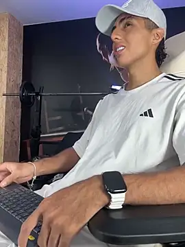 Snapshot of Mister_Obsession chatting on 11-21-25, 06:17 Mister Obsession online show from 11-21-25, 06:17