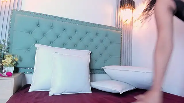 ValeriaJulio  online show from 10-16-25, 06:09