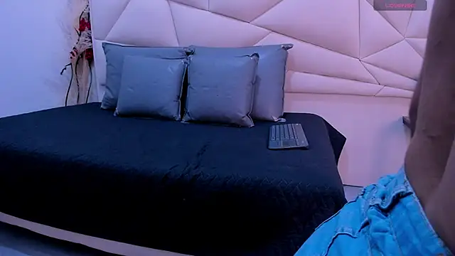 ValeriaJulio  online show from 03-13-26, 03:13