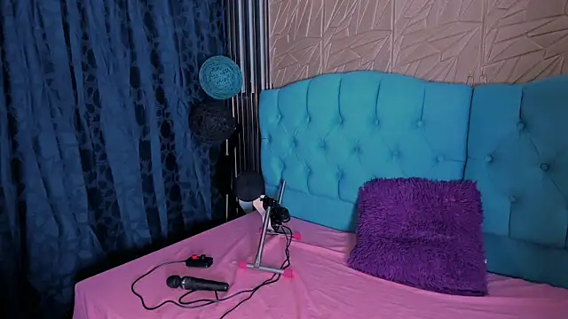 Luna Colinns online show from 09-27-25, 12:54