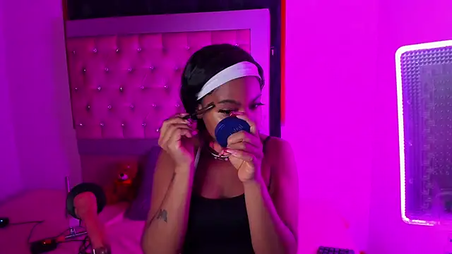 Luna Colinns online show from 10-20-25, 12:16