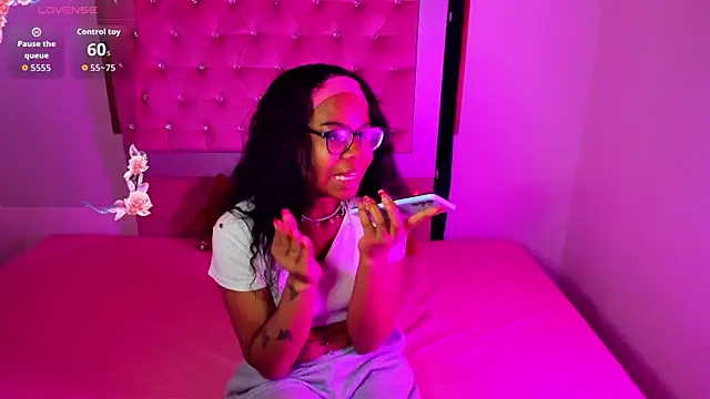 Luna Colinns online show from 10-21-25, 12:06