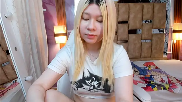 Melody Lolii online show from 12-22-25, 06:16