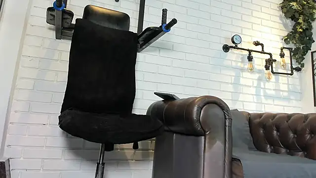 Snapshot of ItaloMoore chatting on 09-16-25, 12:17 ItaloMoore online show from 09-16-25, 12:17