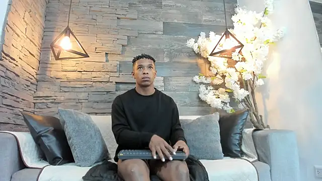 Snapshot of ItaloMoore chatting on 10-01-25, 11:49 ItaloMoore online show from 10-01-25, 11:49