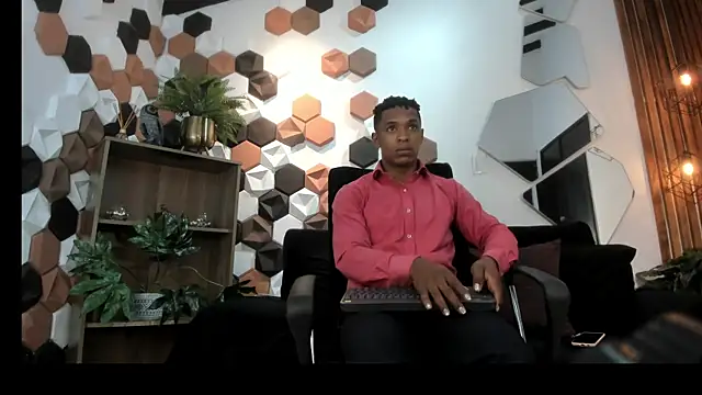 Snapshot of ItaloMoore chatting on 10-06-25, 11:51 ItaloMoore online show from 10-06-25, 11:51