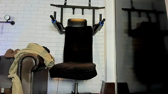 Snapshot of ItaloMoore chatting on 10-09-25, 11:30 ItaloMoore online show from 10-09-25, 11:30