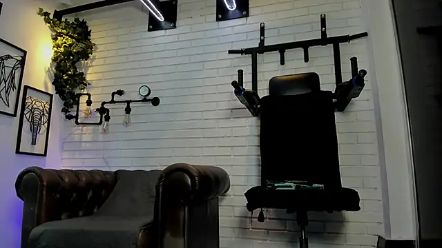 Snapshot of ItaloMoore chatting on 10-24-25, 11:17 ItaloMoore online show from 10-24-25, 11:17