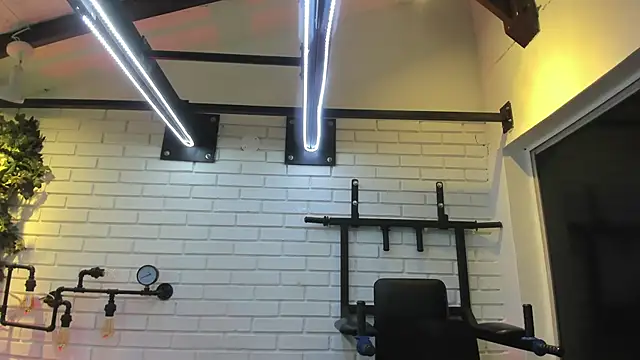 Snapshot of ItaloMoore chatting on 11-04-25, 11:09 ItaloMoore online show from 11-04-25, 11:09