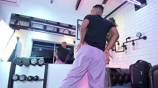 Snapshot of ItaloMoore chatting on 11-25-25, 11:32 ItaloMoore online show from 11-25-25, 11:32