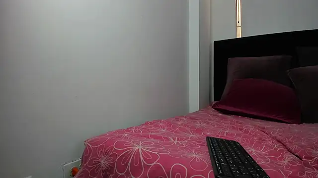 Snapshot of LunaVelvet777 chatting on 10-07-25, 03:31 LunaVelvet777 online show from 10-07-25, 03:31